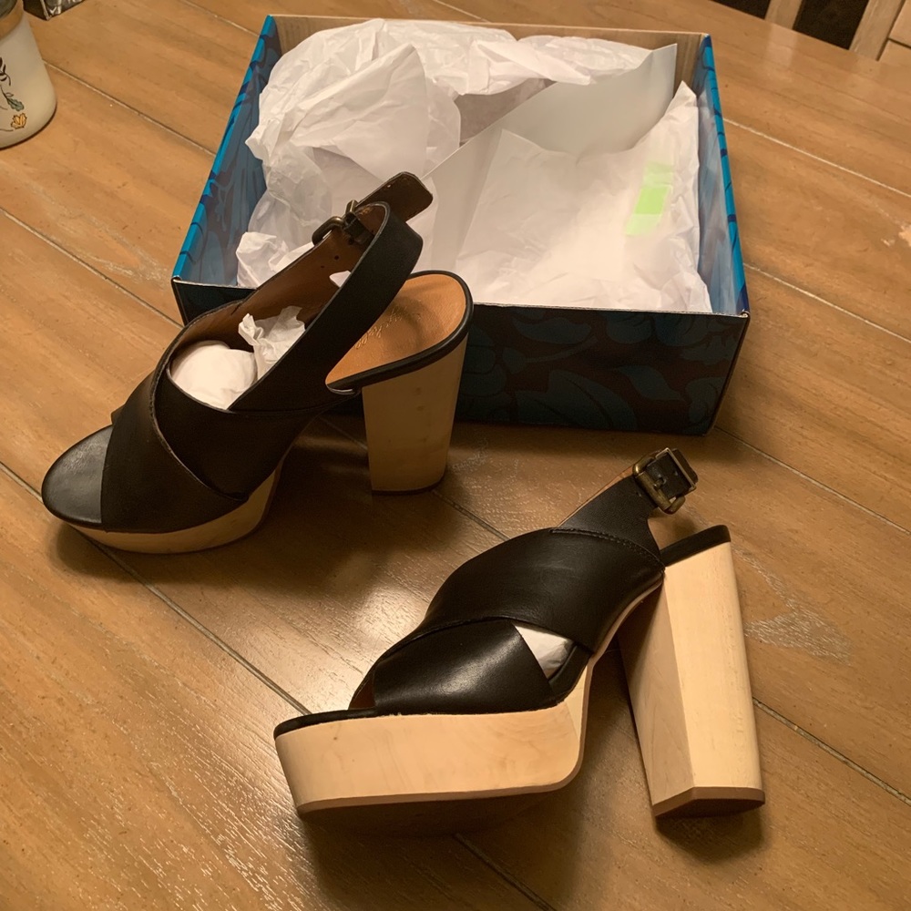 Seychelles Expedite Black Wedge - NEVER WORN!!